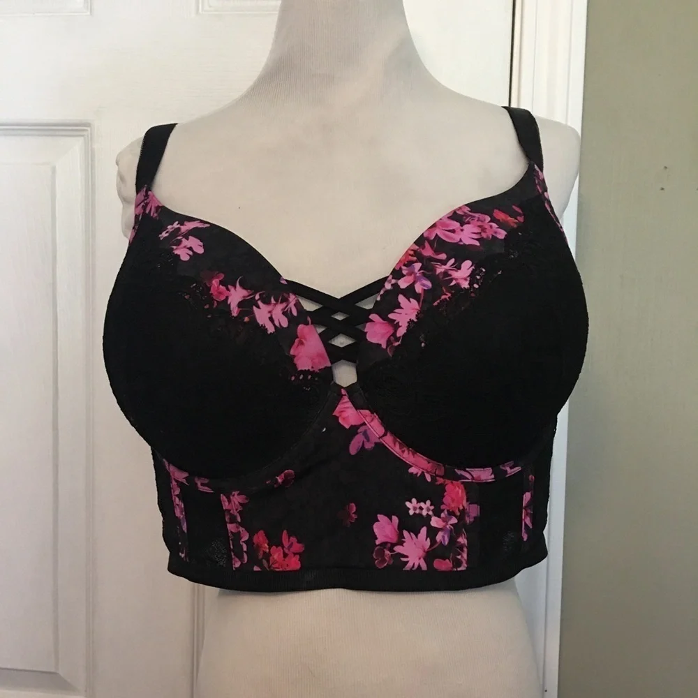Torrid Curves Black and Pink Floral Bra with Textured Design NWOT
